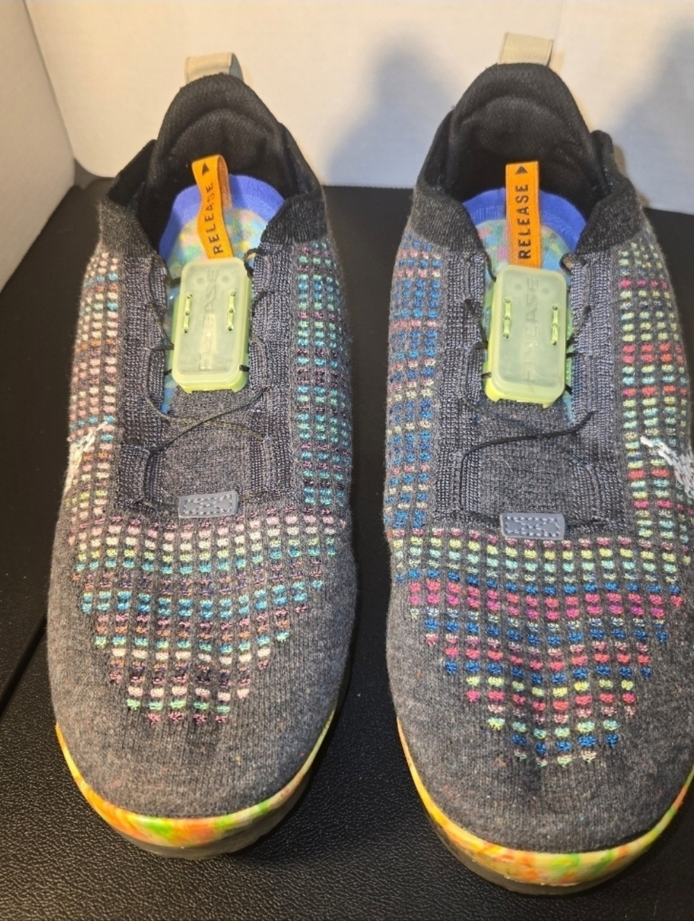 Nike Vapor Max Sz. 10 Colorful Mens Athletic Sneakers